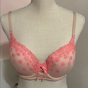 Victoria’s Secret very sexy balconet bra